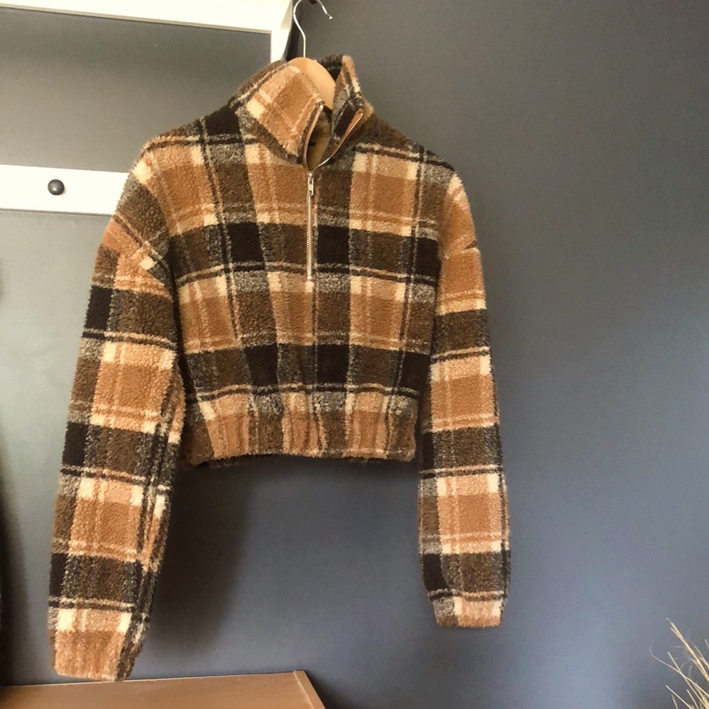 Cropped, fleece top, plaid
